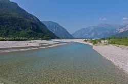 Il fiume Tagliamento dal ponte Braulins vicino a Bordano e Gemona del Friuli