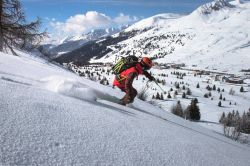 Il Freeride Cantiere con arrivo al Tonale, uno dei fuoripista entusisamanti di Adamello Ski - Ph. John Thornton 1