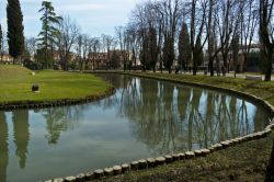 Il giardino che circonda il complesso del Castello di Noale (Veneto).
