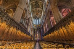 Il grande coro all'interno della grande Cattedrale di Rodez in Francia - © Anibal Trejo / Shutterstock.com