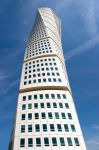 Il grattacielo Turning Torso in Little Varvs street, Western Harbour di Malmo, Svezia. E' il più alto edificio della Scandinavia - © Zyxx / Shutterstock.com