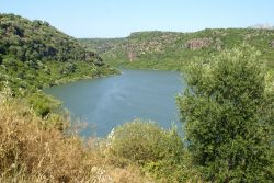 Il lago Cedrino una delle escursioni da Galtellì in Sardegna