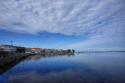 Il Lago di Lesina sul Gargano in Puglia, e la cittadina che le conferisce il nome