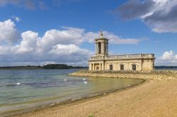 Il lago di Rutland Water si trova ad est di Leicester in Inghilterra - © brett_land / Shutterstock.com