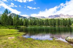 Il Lago di San Pellegrino presso il passo omonimo vicino a Moena, sulle Dolomiti