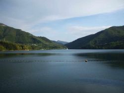 Il Lago di Suviana è uno dei bacini lacustri più grandi dell'Emilia-Romagna. Si trova ad un'altitudine di 450 metri sul livello del mare - ©  Di Deblu68 - Wikipedia ...