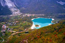 Il Lago di Tenno una delle attrazzioni del vicino borgo di Canale in Trentino