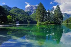 Il lago Predil in Friuli, raggiungibile con facilità dalla località di Tarvisio