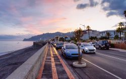 Il lungomare a Santa Teresa di Riva in Sicilia, provincia di Messina