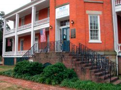 Il MacArthur Museum of Arkansas Military History, Michigan (Stati Uniti). Inaugurato nel maggio 2001, questo museo espone una vasta raccolta di reperti relativi alle guerre del XIX° e XX° ...