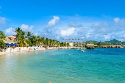 Il mare e la spiaggia di Pigeon Island, nei pressi di Rodney Bay (Saint Lucia).
