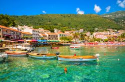 Il mare limpido di Petrovac in Montenegro