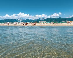Il mare trasparente della spiaggia di Marina ...