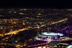 Il Melbourne Cricket Ground dall'alto by night, Victoria (Australia) - © Greg Brave / Shutterstock.com