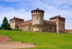 Il meraviglioso castello di Soncino nel borgo omonimo