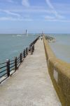 Il molo est del porto di Dunkerque, da cui vennero evacuate le truppe durante l'operazione Dynamo, raccontata nel film "Dunkirk" di Cristopher Nolan - foto © Audrey Snider-Bell ...