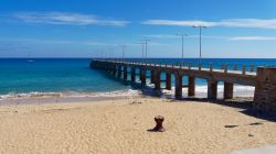 Il molo sulla spiaggia di Porto Santo presso la cittadina di Vila Baleira, il capoluogo dell'isola.