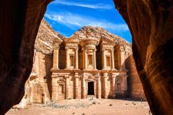 Il Monastero Ad Deir nella città di Petra in Giordania, una delle meraviglie del mondo, patrimonio dell'Umanità dell'UNESCO