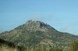 Il monte e il borgo di Pollina siamo sulla costa nord della Sicilia, tra Cefalù e Milazzo