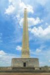 Il monumento San Jacinto a Houston (Texas) in una bella giornata di sole. Si tratta di una colonna di cemento armato alta quasi 173 metri vicino alla città di Deer Park. Sulla sommità ...