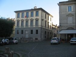 Il Municipio di Oriolo Romano (Lazio) - © Carlomorino - CC BY-SA 3.0 - Wikipedia