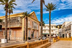 Il municipio e gli edifici nel centro storico di Carboneras in Spagna, Andalusia