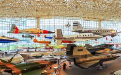 Il Museo del Volo di Seattle, Washington (USA). Questo centro didattico con esposizione di velivoli e veicoli spaziali è il più grande spazio museale privato del mondo - © ...