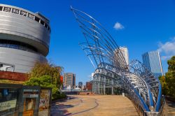 Il Museo Nazionale d'Arte di Osaka, Giappone. Raccoglie collezioni di opere d'arte moderna create dopo la Seconda Guerra Mondiale sia nel paese che all'estero. A progettare l'edificio ...