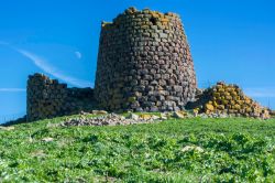 Il Nuraghe Burghidu si trova nel territorio di Ozieri in Sardegna