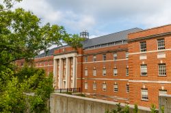 Il Palazzo delle Scienze Biologiche alla Duke University di Durham, Carolina del Nord, USA. E' una delle università più famose e prestigiose degli Stati Uniti fondata nel 1838 ...