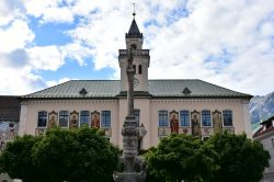 Il Palazzo Municipale di Bad Reichnhall nel land Berchtesgadener nei pressi di Berchtesgaden, Germania.
