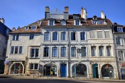 Il palazzo signorile al 140 di Grande Rue, Besancon (Francia), dove nacque il famoso Victor Hugo - © Denis Costille / Shutterstock.com