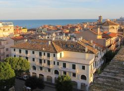 Il Panorama che si gode dalla Torre di Porto Recanati, borgo costiero delle Marche - © Emigiorg, CC BY-SA 3.0, Wikipedia