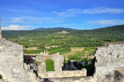 Il panorama dal Castello di Lacoste, sede del Museo Marchese de Sade in Francia