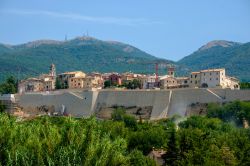 Il panorama del borgo di Massa Martana in Umbria, provincia di Perugia