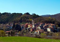 Il Panorama del centro di Voltaggio, borgo della provincia di Alessandria - © Mcbiofa CC BY 3.0, Wikipedia