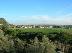 Il panorama di Uliveto Terme in Toscana - © Taccolamat - CC BY-SA 2.5 it, Wikipedia