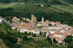 Il piccolo ma pittoresco borgo di Vinci in Toscana- © stefano marinari / Shutterstock.com