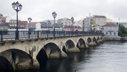 Il Ponte del Borgo a Pontevedra, Galizia, Spagna. E' uno dei simboli della città oltre che causa della sua stessa esistenza. E' rimasto in piedi sino al XII° secolo anche ...