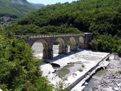 Il ponte sul Carreghino vicino a Carrega Ligure, provincia di Alessandria - © Davide Papalini, CC BY-SA 3.0, Wikipedia