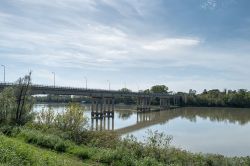 Il ponte sul fiume Po a Ficarolo in provincia di Rovigo