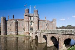 Il ponte sul fossato del Castello di Herstmonceux East Sussex, Inghilterra del sud