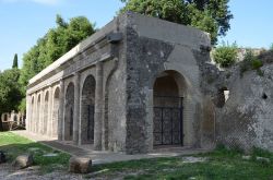 Il portico del Tempio di Giunone dell'antica Lanuvium nel Lazio - © Carole Raddato, CC BY-SA 2.0, Wikipedia