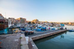 Il Porto di Anzio al tramonto, Lazio - © JohnKruger / Shutterstock.com