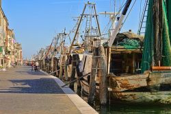 Il porto di Chioggia, Veneto, Italia. Chiamato anche "bocca di porto di Chioggia" rappresenta l'accesso più meridionale della laguna di Venezia. E' situato fra l'isola ...