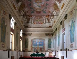 Il Refettorio della Abbazia di San Nicola a Rodengo Saiano, Lombardia - © Ugo franchini - CC BY-SA 3.0, Wikipedia