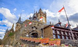 Il Reichsburg di Cochem (Germania) fu costruito nell'XI secolo. Dopo la conquista francese nel 1689, fu lasciato in rovina fino alla seconda metà del XIX secolo.