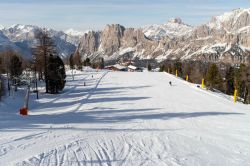 Il rifugio e la pista Tondi sulle Dolomiti di Cortina d'Ampezzo, Monte Faloria  - © OMNIA Relations / Martina De Biasi