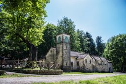 Il Santuario della Madonna dell'Acero nei pressi di Lizzano in Belvedere, sugli Appennini. - © LuciaP / Shutterstock.com