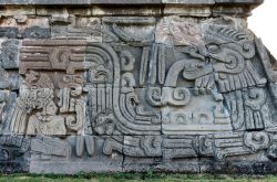 Il serpente piumato nel sito archeologico di Xochicalco nel Morelos in Messico.